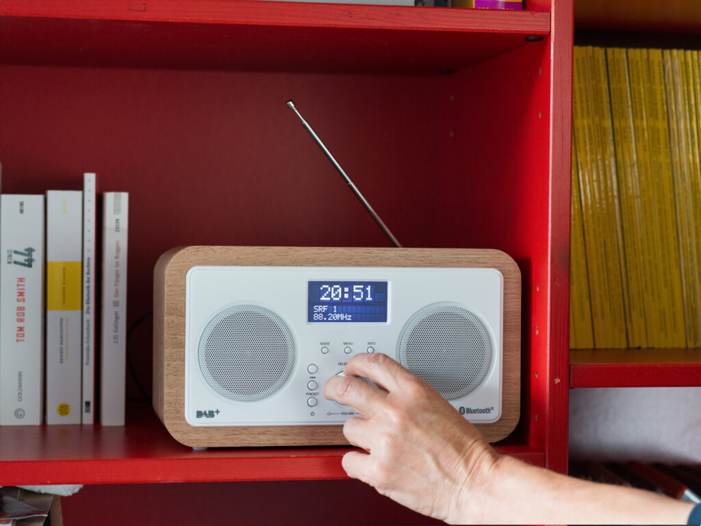Nach der Abschaltung von UKW bleibt nur noch das digitale Radiosignal über DAB+, der zukünftige Standard.